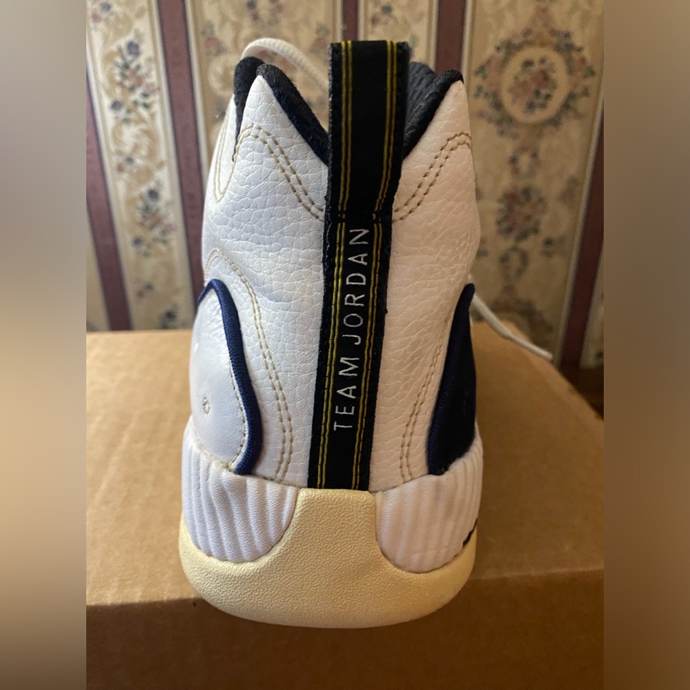Jordan Jumpman 2 Sneakers. - Picture 8 of 9